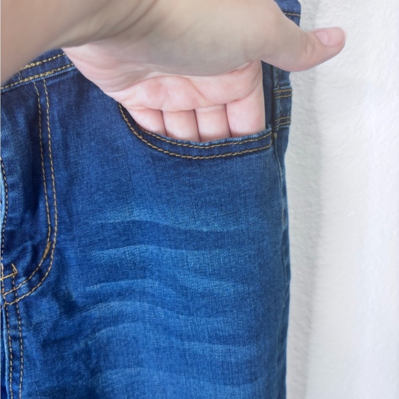 Classic Blue Kids Jeans with Distressed Accents Size 12 - Picture 4 of 13